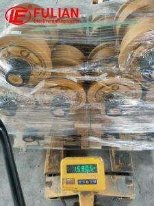 to saudi arabia, bottom roller and slope board and sprocket segments for komatsu d85 shipped  (3)