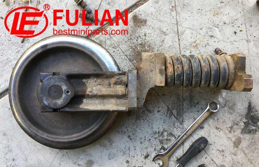 understanding the role of an excavator idler for track stability and performance (2)