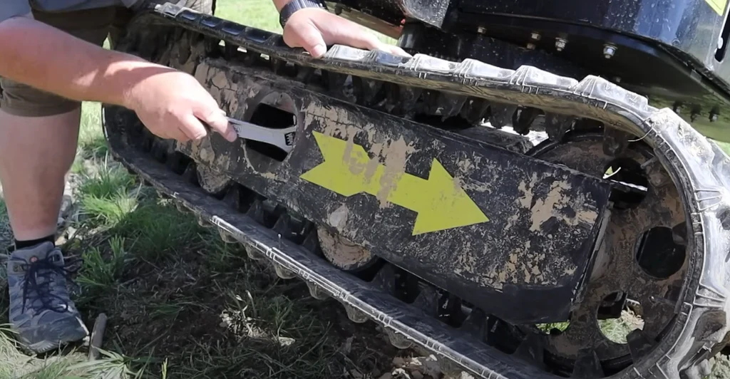 simple steps to know if your mini excavator track rollers need attention