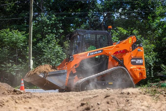 develon dtl26 and dtl30 compact track loaders bring new power and versatility to construction sites